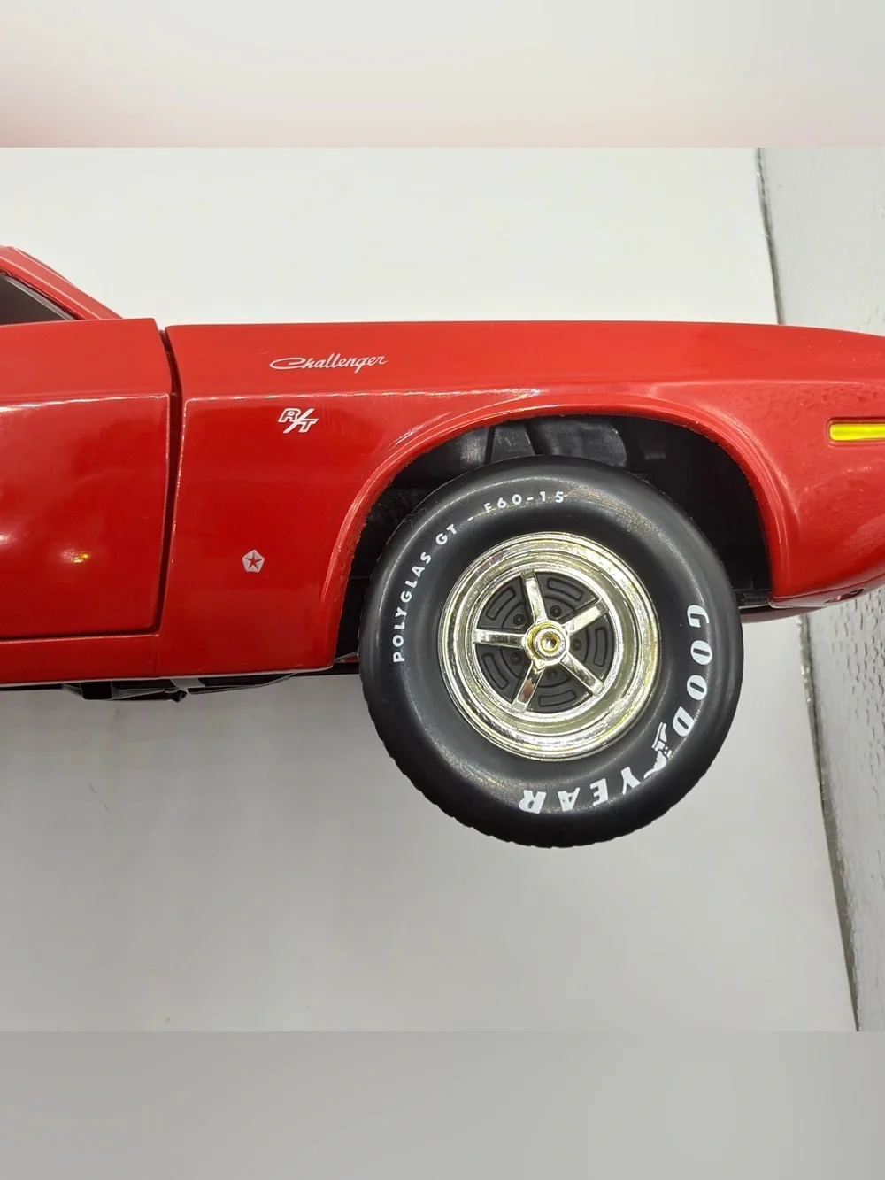 10A ERTL American Muscle - 1970 DODGE CHALLENGER R/T HEMI Red 1/18 Loose No Box